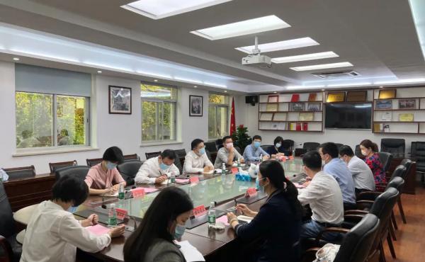 Comité de la ville de xiamen talent faire des visites de recherche et de recrutement de talents internationaux