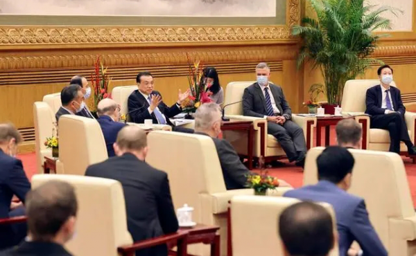 Des représentants d'experts étrangers de notre province participent au Symposium du Nouvel An chinois à Pékin